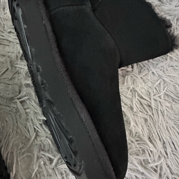 Girls Black Suede UGG Boots - Picture 2 of 8